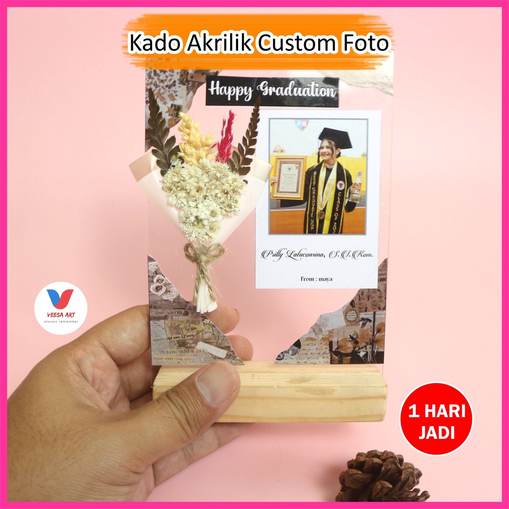 Kado Wisuda Akrilik Bunga Kering Stand Acrilik Acrylic Hadiah Graduation Ulang Tahun Birthday Custom kado ulangtahun Wedding Pernikahan Anniversary Ultah Foto Nama Extra Paking Aman Souvenir Wisudah