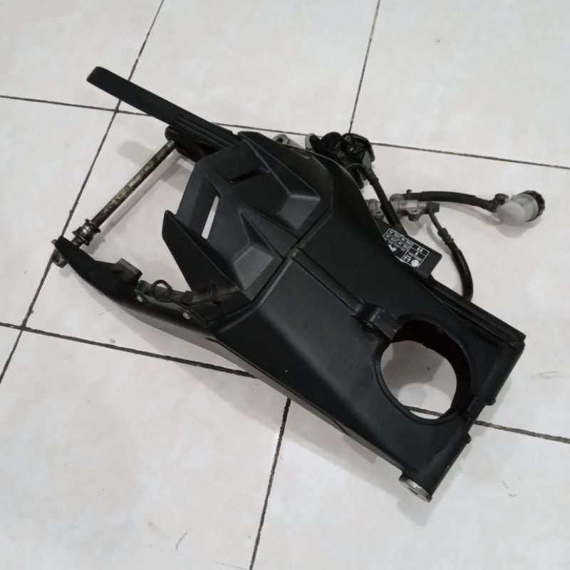 swing arm yamaha r15 v3 vva