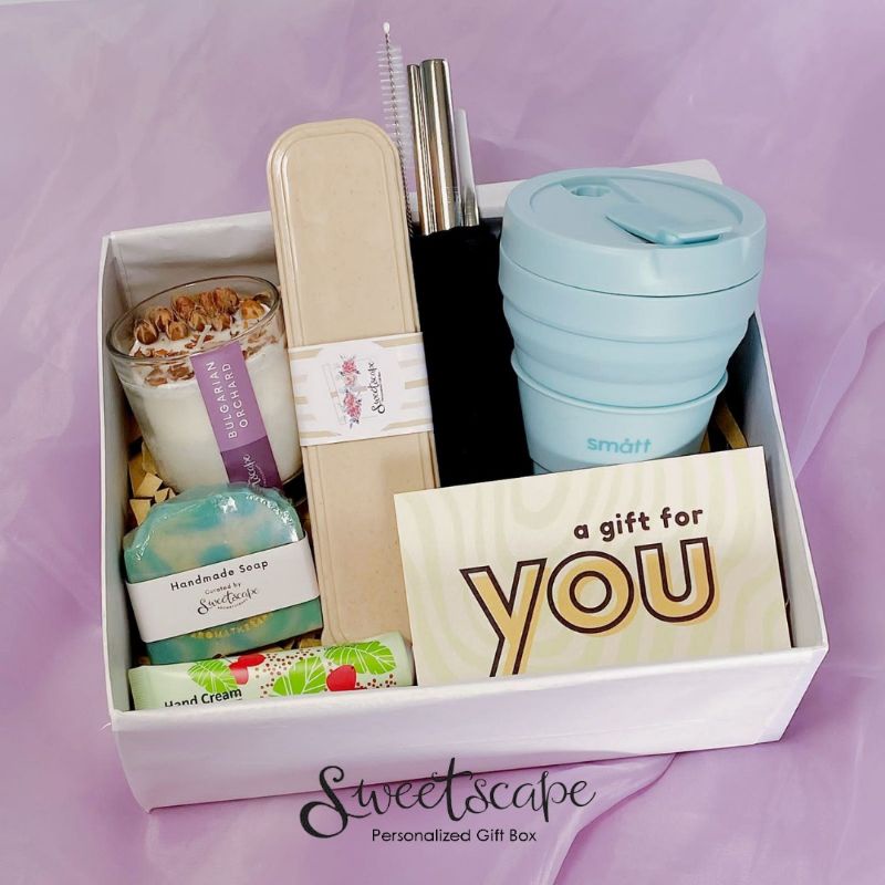 

Gift Box Package 388-Paket Hampers 388 - A Gift Just for You Hampers