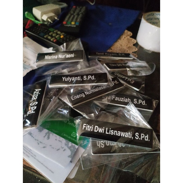 

PROMO !!! 100Pcs nametag / id card bonus 1 sepatu dan 1 sarung!!