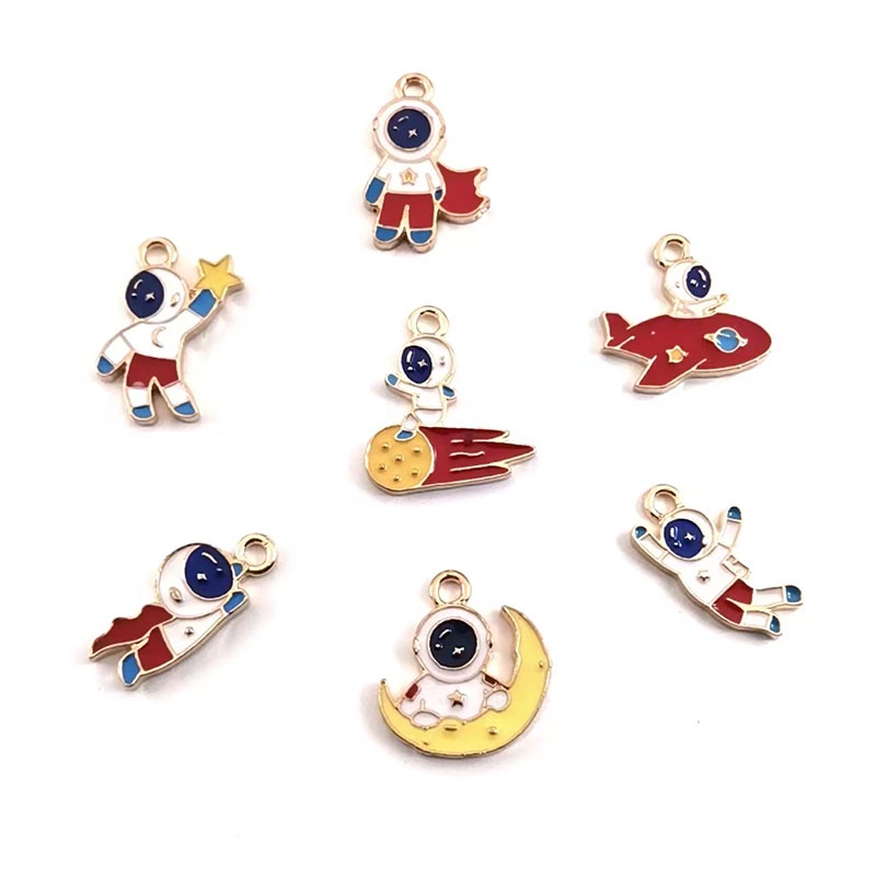 4pcs Liontin Bentuk Astronot Roket Bulan Bahan Alloy Metal Untuk Membuat Perhiasan Kalung Gelang