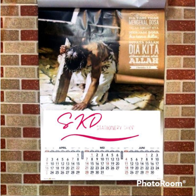 pesanan khusus kalender 2023 4 lembar 3 bulanan gambar rohani Ao 124