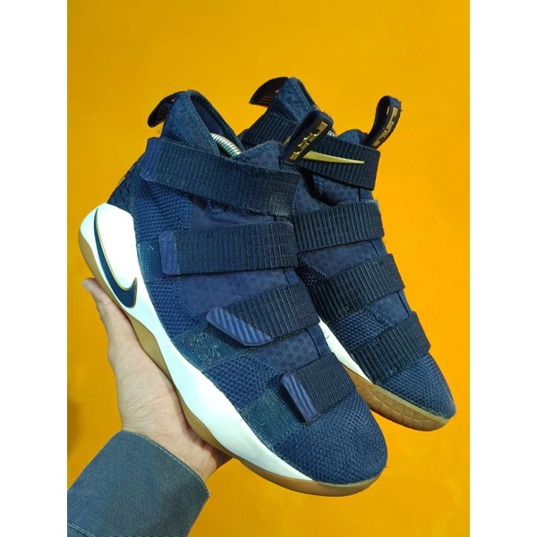 Sepatu Second Thrift Nike Lebron Soldier 11 Size 40