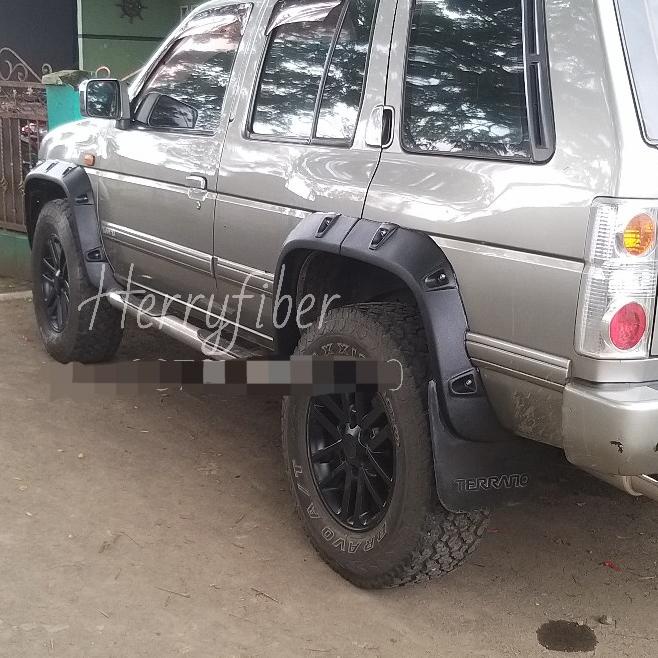 Over Fender Nissan Terrano