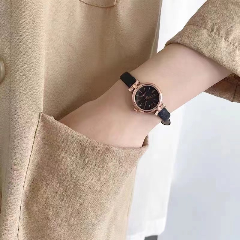 Jam Tangan Wanita Casual Kecil Analog Quartz Fashion Strap Pu Gaya Retro