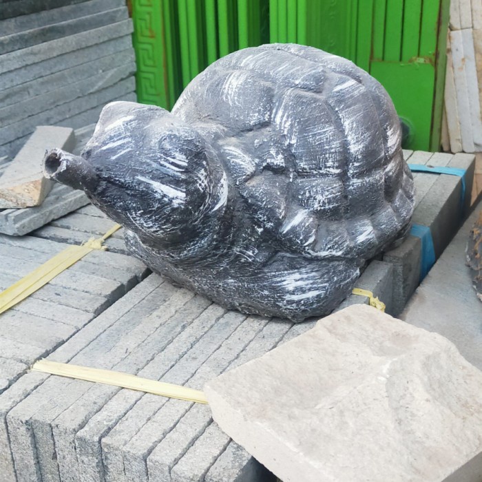 PATUNG AIR MANCUR KURA KURA HIASAN TAMAN