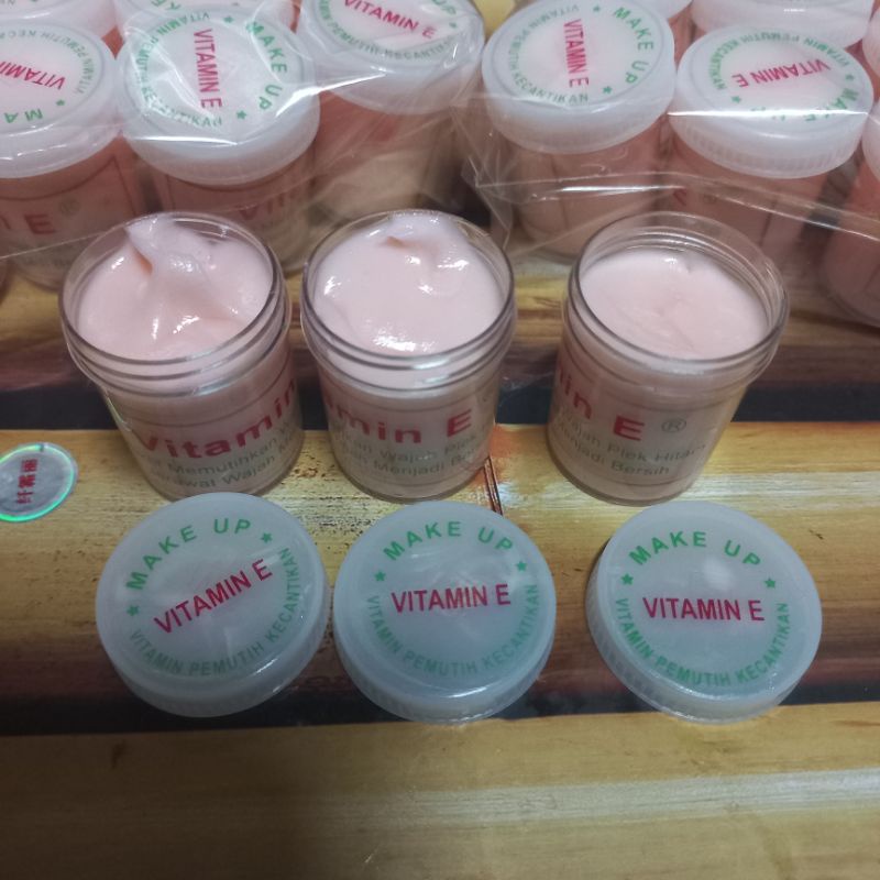 (Lusinan) Cream Vitamin E Krim Vitamin E Original Cream Vitamin E Original ( Isi Cream Pink )