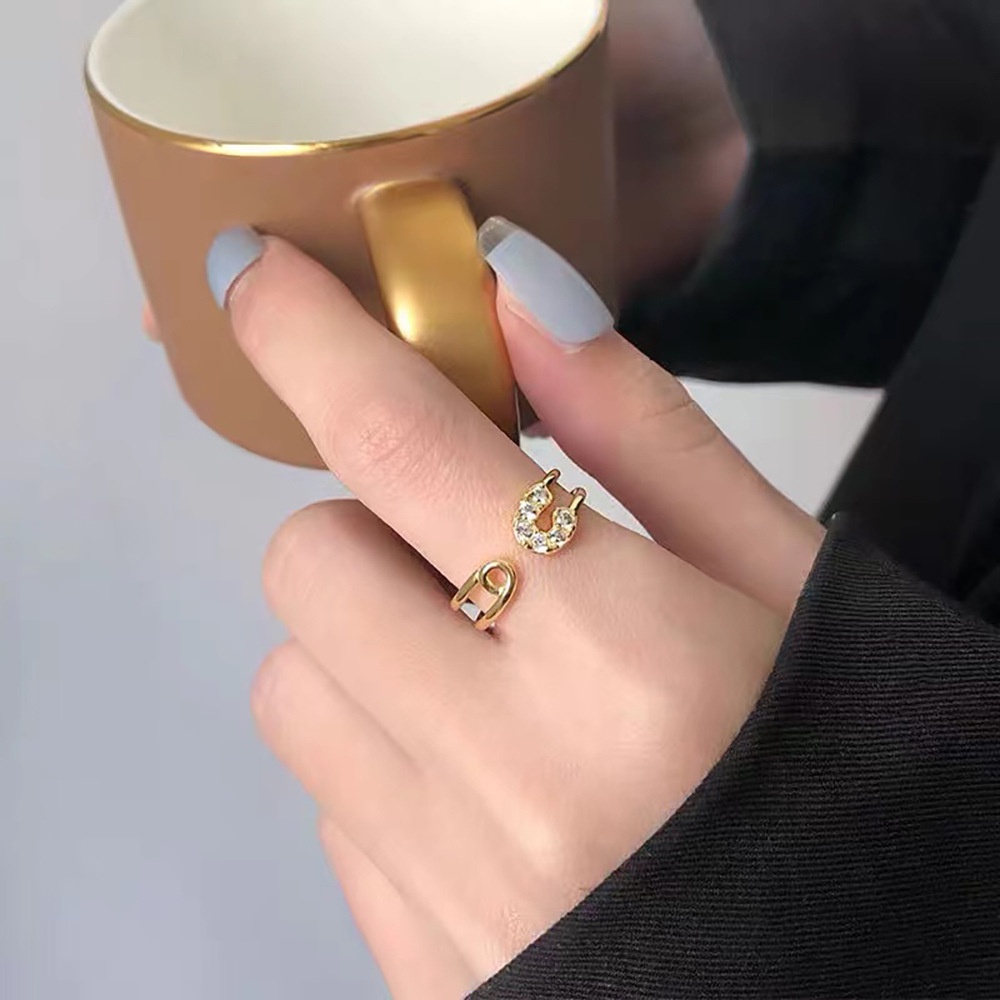 Cincin Bentuk Peniti Bahan Titanium Steel Warna Gold Hias Kristalberlian Kreatif Adjustable Untuk Wanita