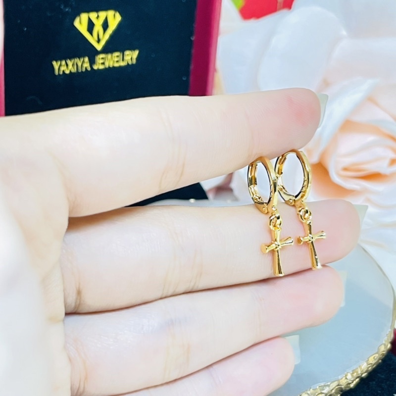 Anting jepit salib polos yaxiya