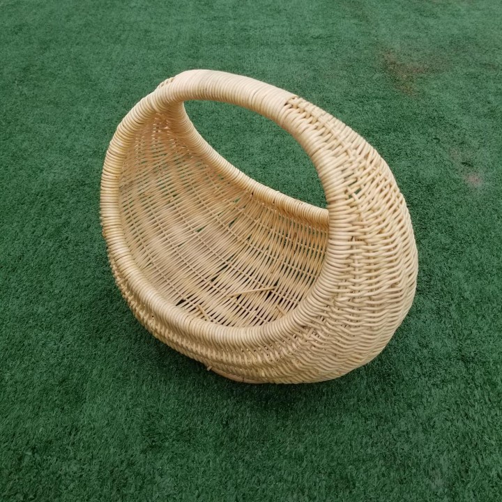 Kerajinan Tangan Rotan - Keranjang Buah Bentuk Telur 30x30x20cm