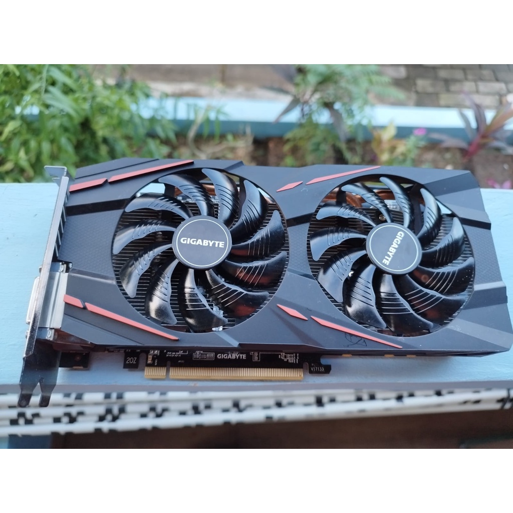 GIGABYTE RX 580 8GB 256 BIT LIKE NEW