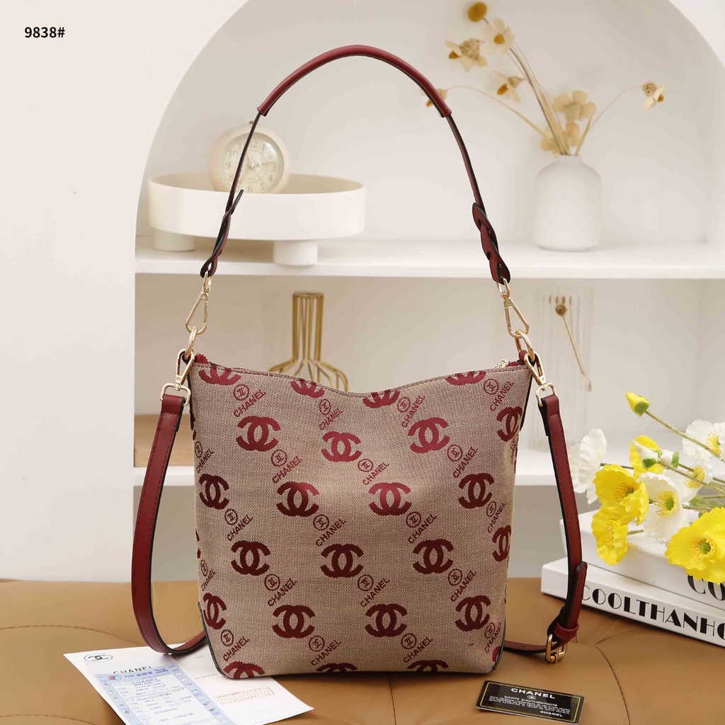 CH Signature Loco CC Hobo Bag With SlingBag 9838