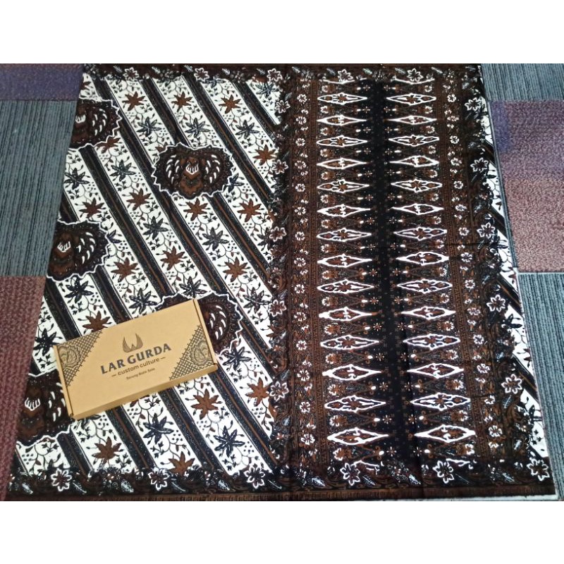 LAR GURDA BLEDAG, Sarung Batik Tradisional