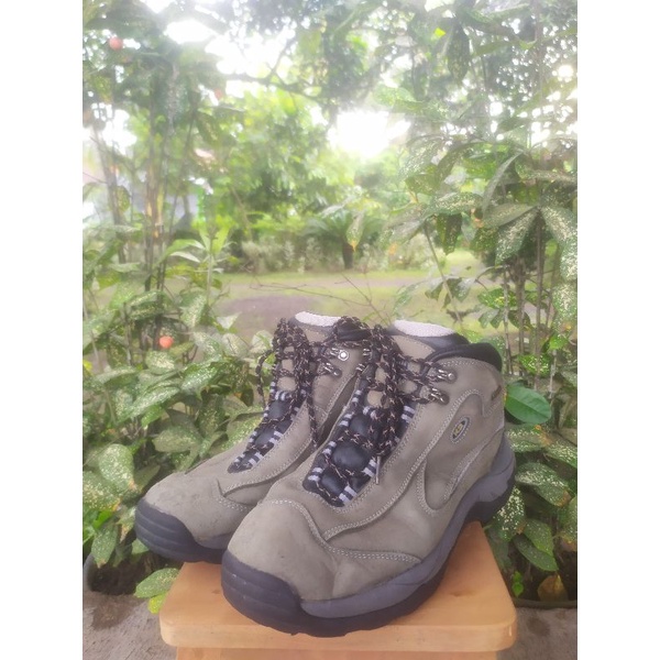 Sepatu outdoor K2