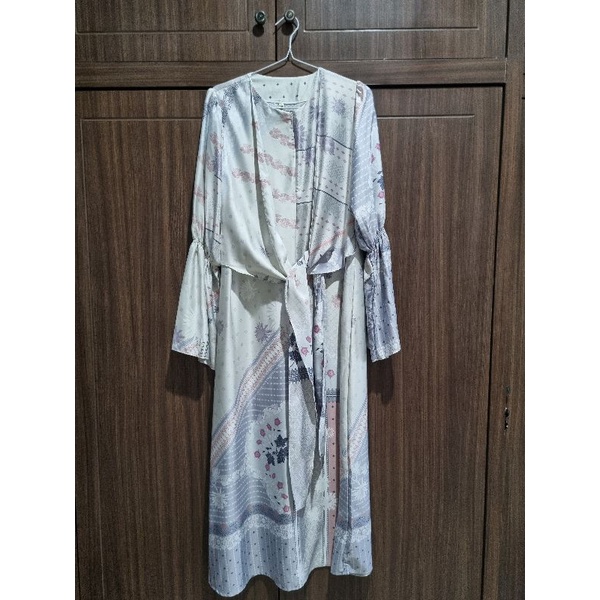Vanilla hijab Dandelion dress Amalia White ukuran L