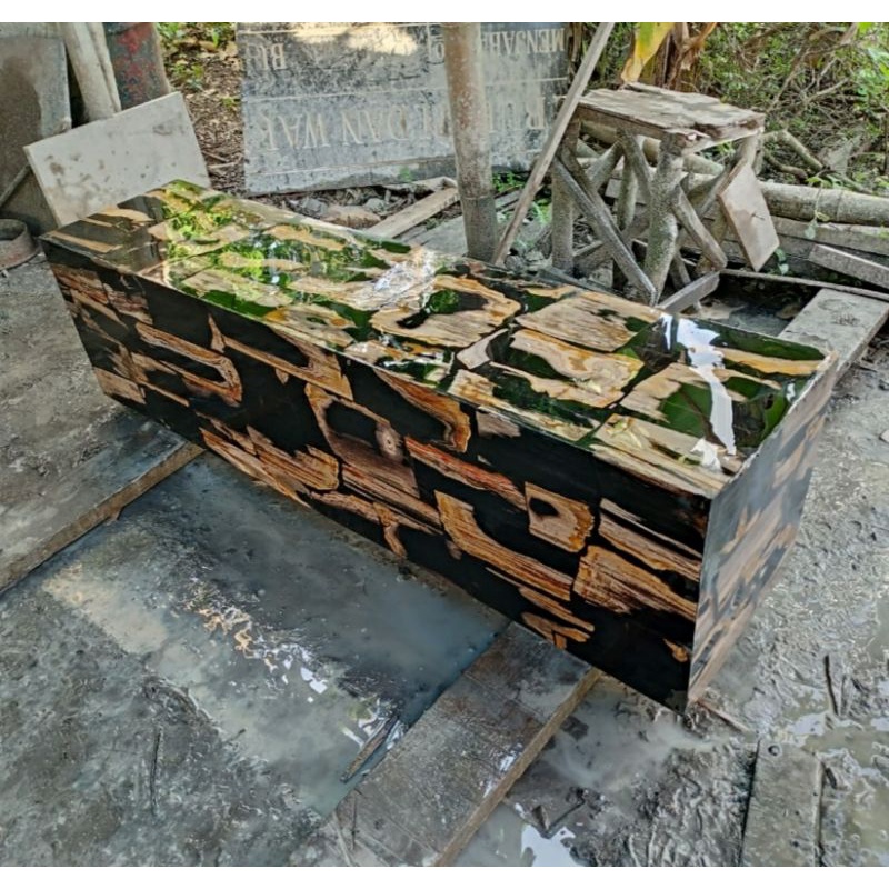 Meja Tamu Batu Fosil Kayu