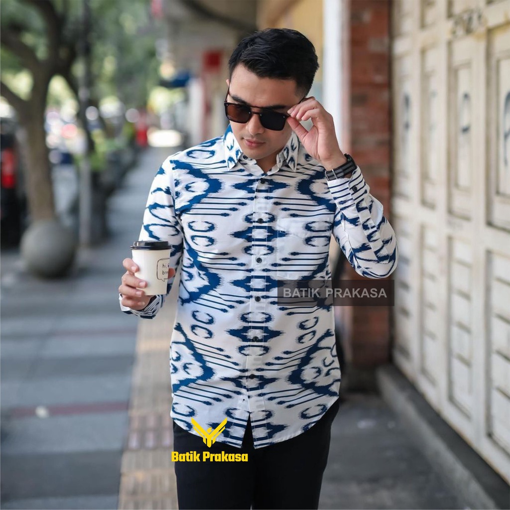 Kemeja Batik Pria Prakasa Motif Bajradaka Slimfit Lengan Panjang Batik Solo