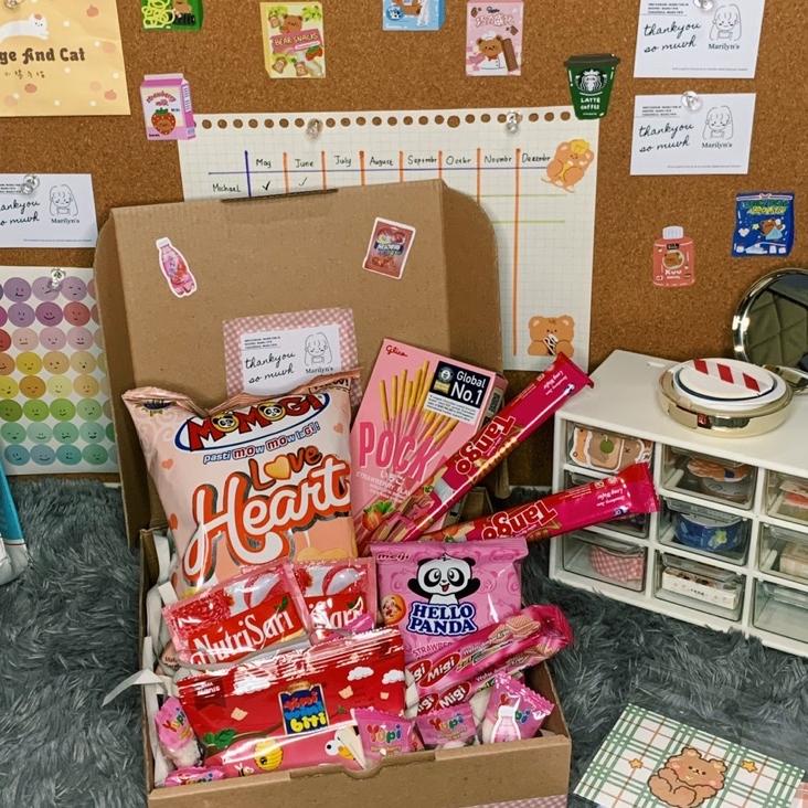 

『Perdana』 HAMPERS PINK • GIFT BOX • HAMPERS SNACK • KADO • GIFT SNACK PINK • VALENTINE • GRADUATION • BIRTHDAY • ULANG TAHUN (FREE custom handwritten letter)