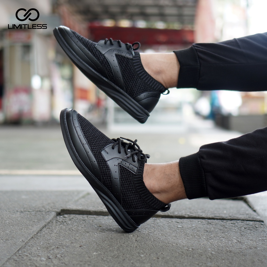 Sepatu Pria Full Black Casual Stylish Sneakers Cowok Keren Formal Original Sport Terbaru