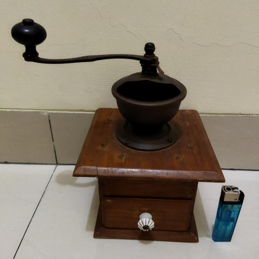 Pajangan Vintage Gilingan Kopi Antik Lawas