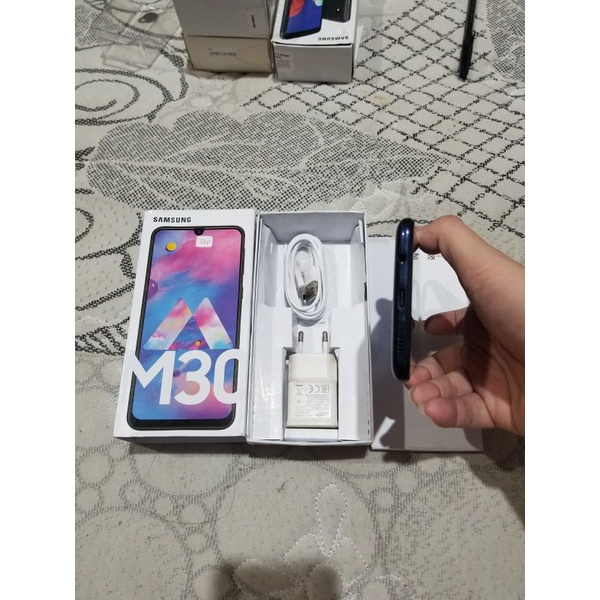 SAMSUNG M30 SECOND 4/64GB DUAL SIM EX GARANSI RESMI SEIN FULLSET