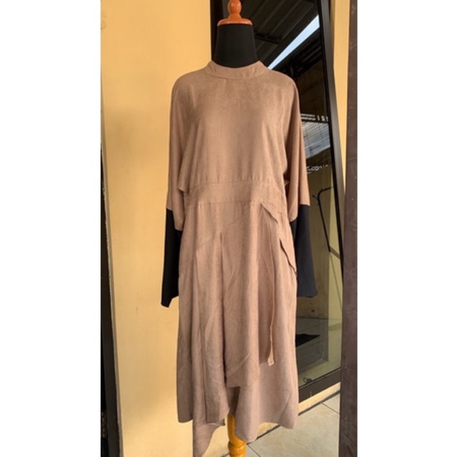 (Preloved) Tunik Bludru brand Chapter 9