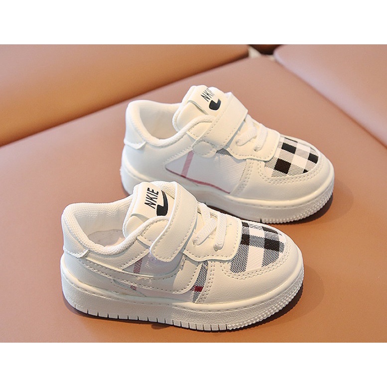 SEPATU BAYI IMPORT BLACK WHITE BURBERRY UK 16-26