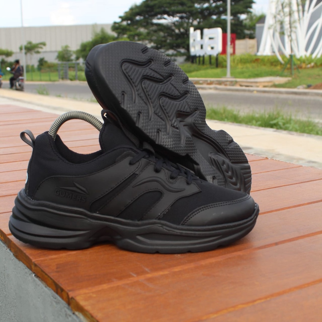 Sneakers Gumers full black , Sepatu Pria dan Wanita, sepatu sport, sepatu santai, sepatu olahraga, sepatu kerja, sepatu sekolah, sepatu hitam polos, sepatu enteng. sepatu terbaru, sepatu terlaris, sepatu lari, sepatu senam, sepatu jogging, sepatu running