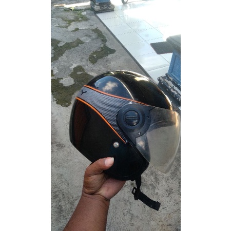 Helm Scoppy Hitam , Helm Scoppy putih