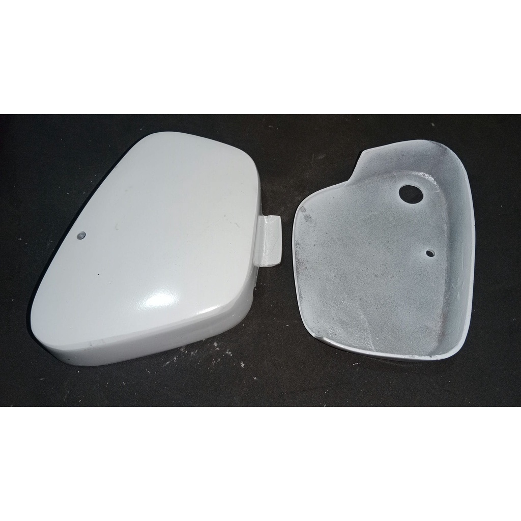 Cover Box Aki C50 Tangki Tutup Tangki Aki Samping Honda C50 Putih set baut