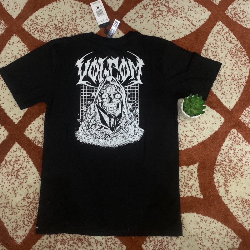 Kaos volcom skate viral tee mirror