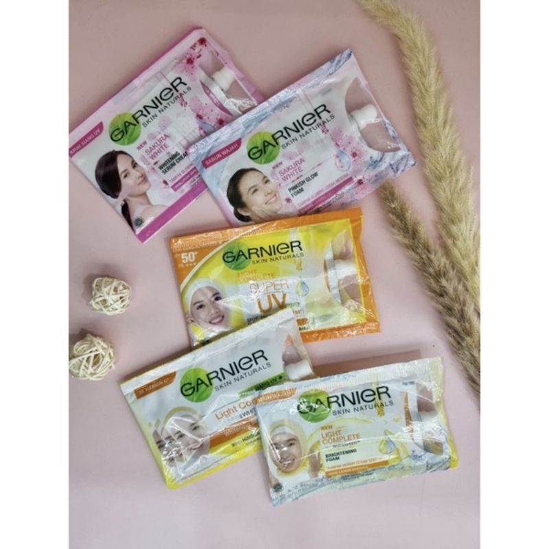 Garnier Sachet Cream/Foam UV Mat Light Complite/Sakura 9ml