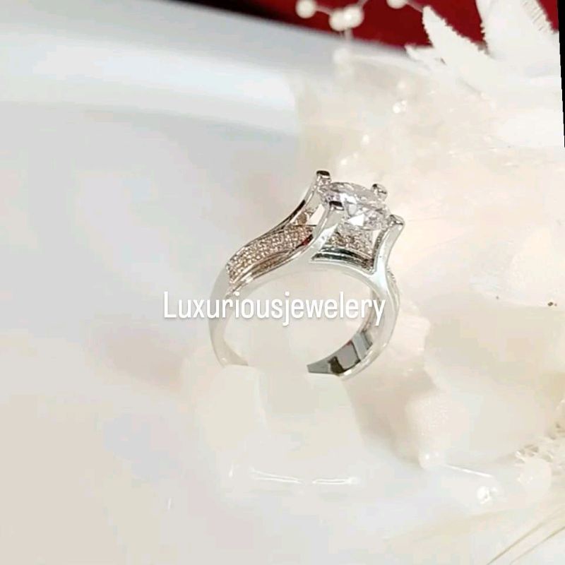 Cincin Solitaire mata satu Cubic Premium