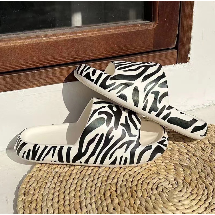 Sandal Rumah Wanita Pria Bermotif Sapi Flat Corak Import Fashion Korea Jepang / Sendal Selop Wanita 