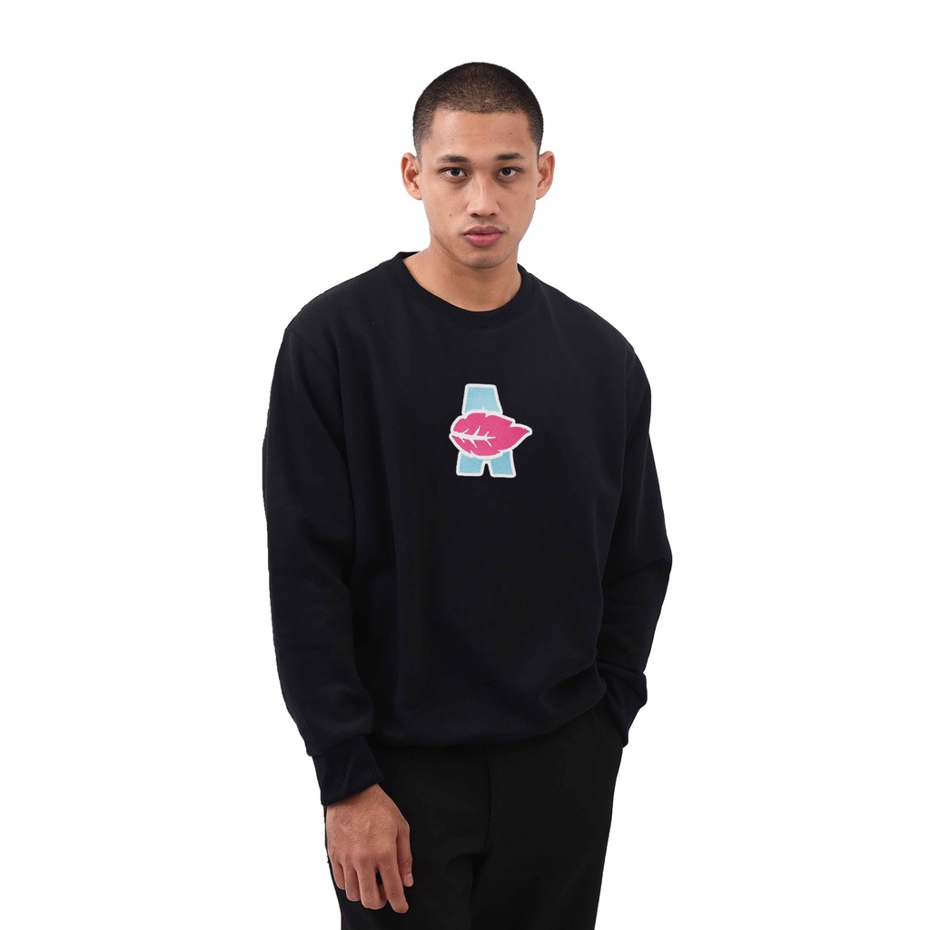 LEAF Versa Black Crewneck