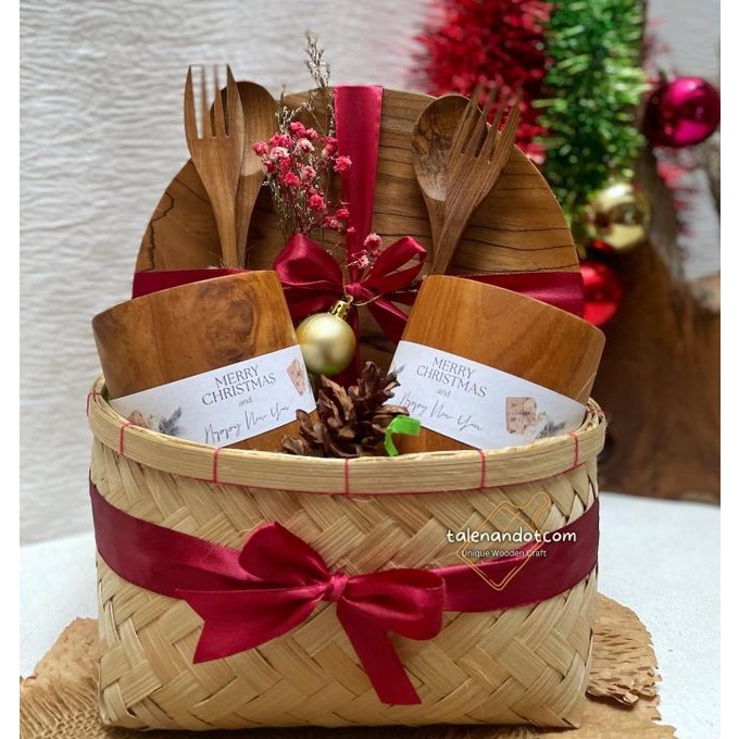 

Hampers Natal Karakter / Christmas Hampers / Hampers kekayuan