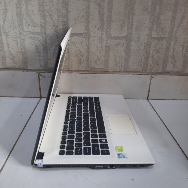 Laptop Acer Aspire E5-473G Cor i3-500UU Doble vga Nvdia Geforce 920MX 2GB Ram 4GB HDD 500GB Gaming