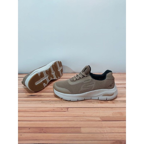 SKECHERS ARCH FIT VISTA / Sepatu Skechers Pria / Sepatu Skechers Arch Fit Vista Man