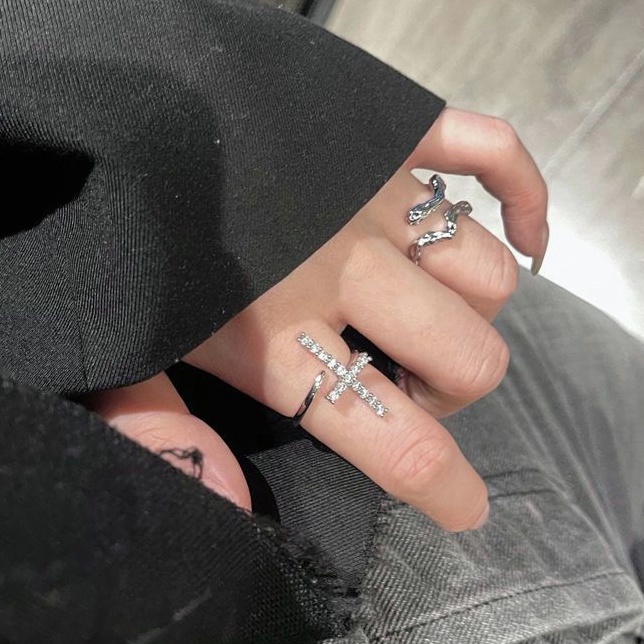 【Bayar di tempat】Cincin Perempuan High-end Mewah Cross Kepribadian Manis Keren Gaya Pasangan Pembukaan Cincin