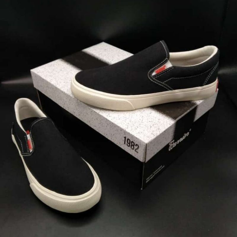 Warrior Slip on Arthur Black White - Sepatu Warior Original