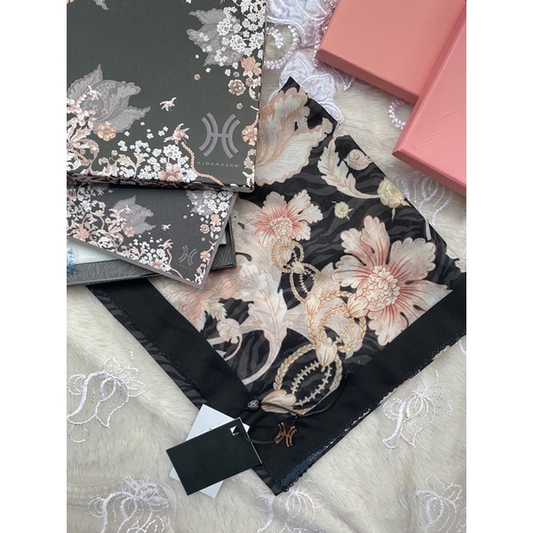 PL Scarf Hida Hasan The Queen Series - charcoal