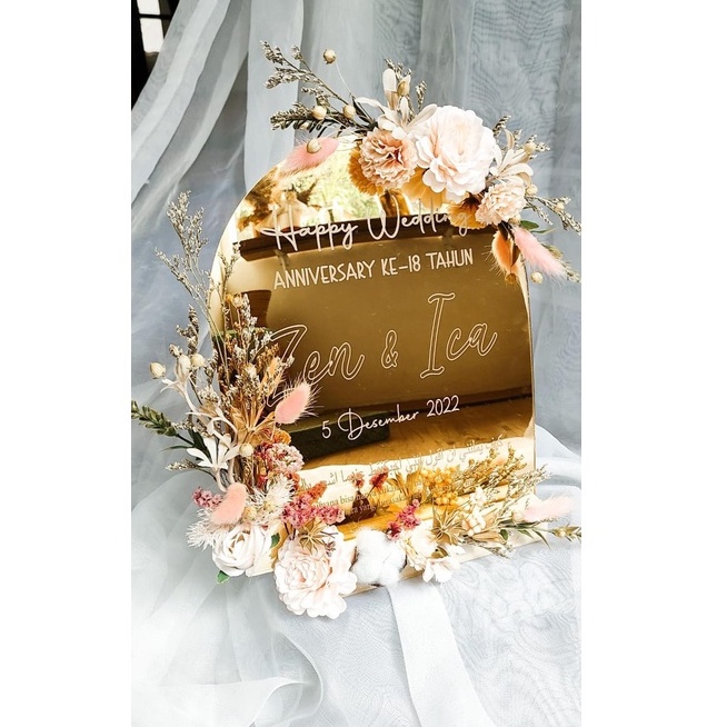 kado wisuda, kado ulang tahun, kado pernikahan (acrylic wooden stand/custom gift) dried flower, pressed flower