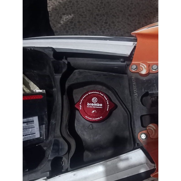 Cover Tutup Tangki Motor Cnc Import LOGO BREMBO Supra110 Supra125 Beat Fi Vario110 Vario125/150 Scoopy Esp Scoopy Fi Spacy Beat Street Genio Mio Smile Mio Sporty Mio J Mio M3 Mio125 Nuovo Xeon Jupiter Z Mx Vega R F1zr Supra125 Blade KPH Revo Fit New Dll