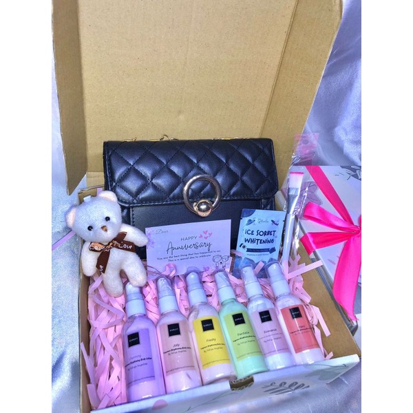 REAL PICT 60ML - HAMPERS GIFT BOX SCARLETT WHITENING MINI / Hampers scarlett mini / kado ulang tahun / kado ultah kado pacar kado cewek kado wisuda kado unik scarlett body lotion mini scarlett body shower jolly freshy happy