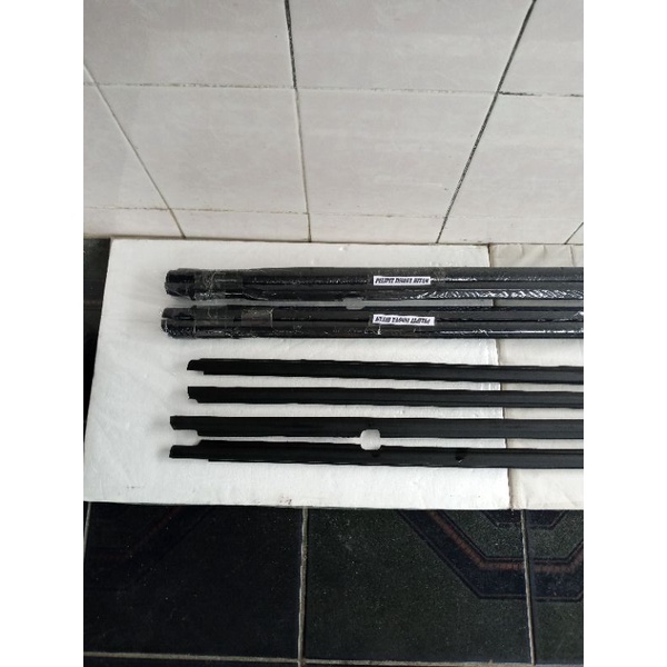 Karet Pelipit Kaca Luar Innova Lama 2004-2015 Original