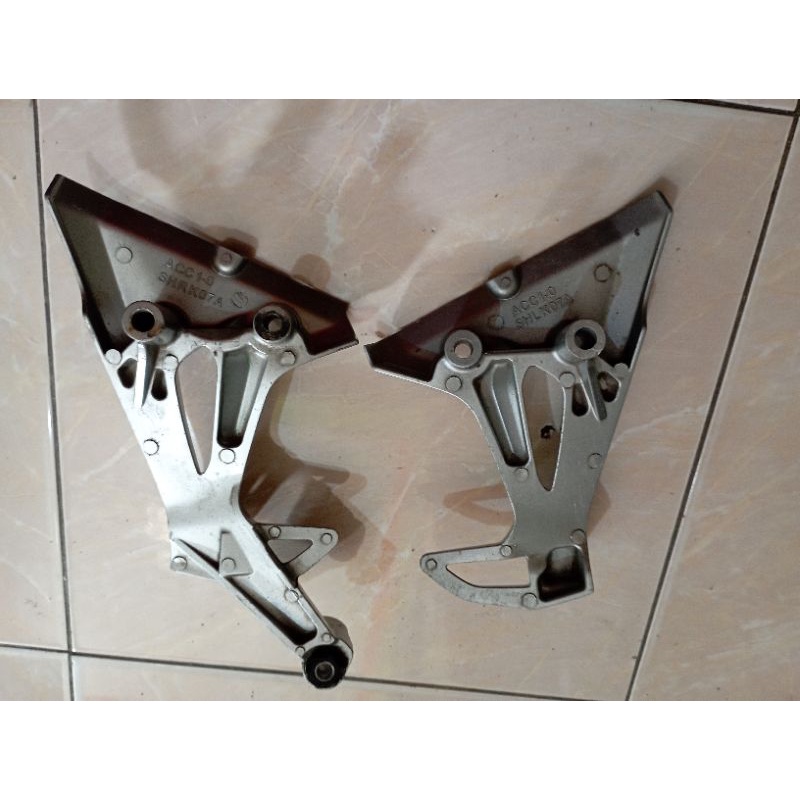 DUDUKAN FOOT STEEP BELAKANG HONDA BLAD NEW ORI K07