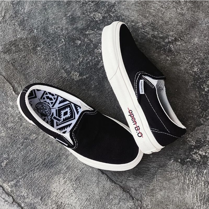 Sepatu Nobrand Slop BW AMP Slip On