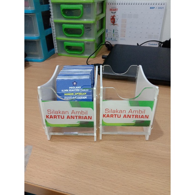 

Akrilik Kotak Kartu Antrian Bisa Custom Desain Instansi
