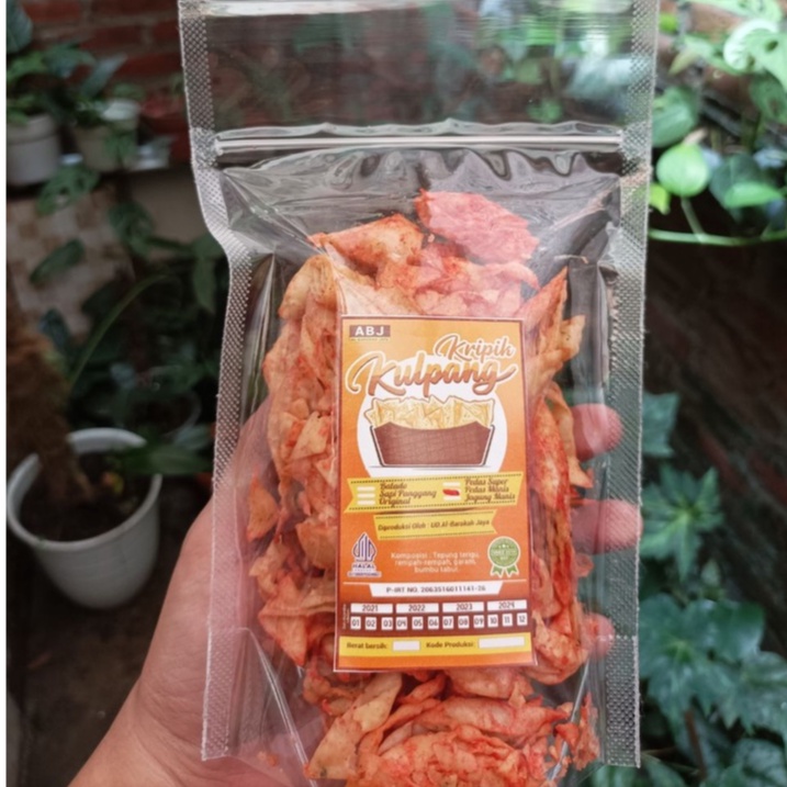 

Kripik kulit pangsit rempah ada 6 varian rasa