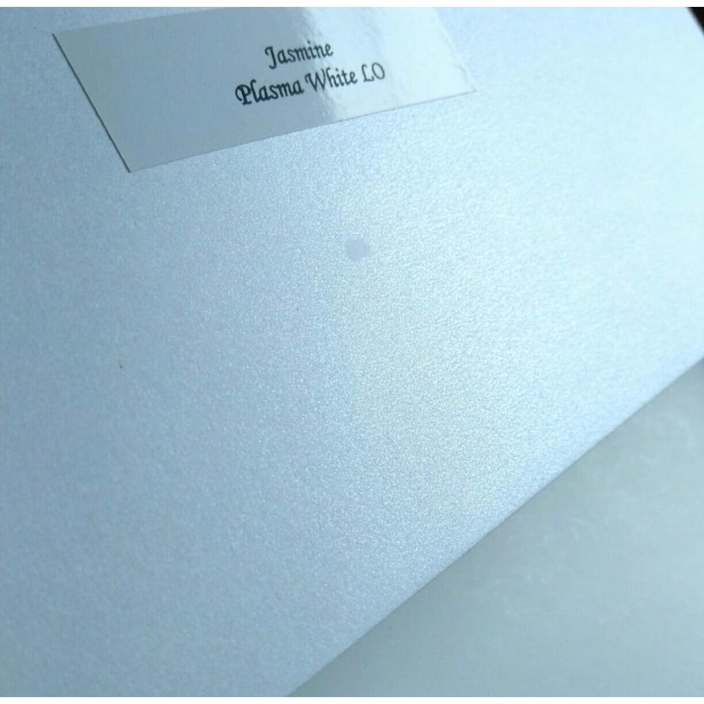 

( 50 Lembar ) Kertas Undangan / Karton Jasmine White 200 Gsm Folio 21.5 cm X 33 cm